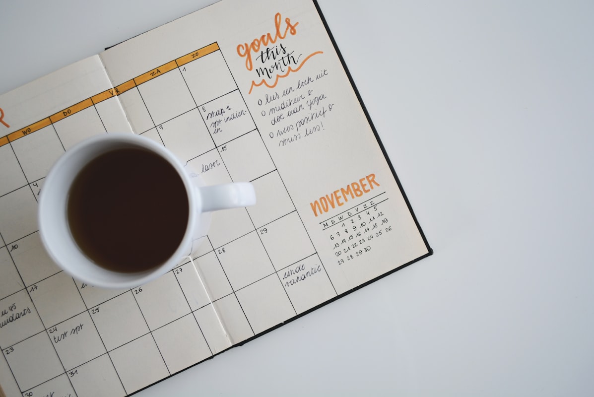 Calendário organizado com blocos de tempo coloridos